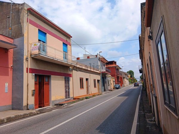 appartamento in vendita ad Acireale in zona Mangano