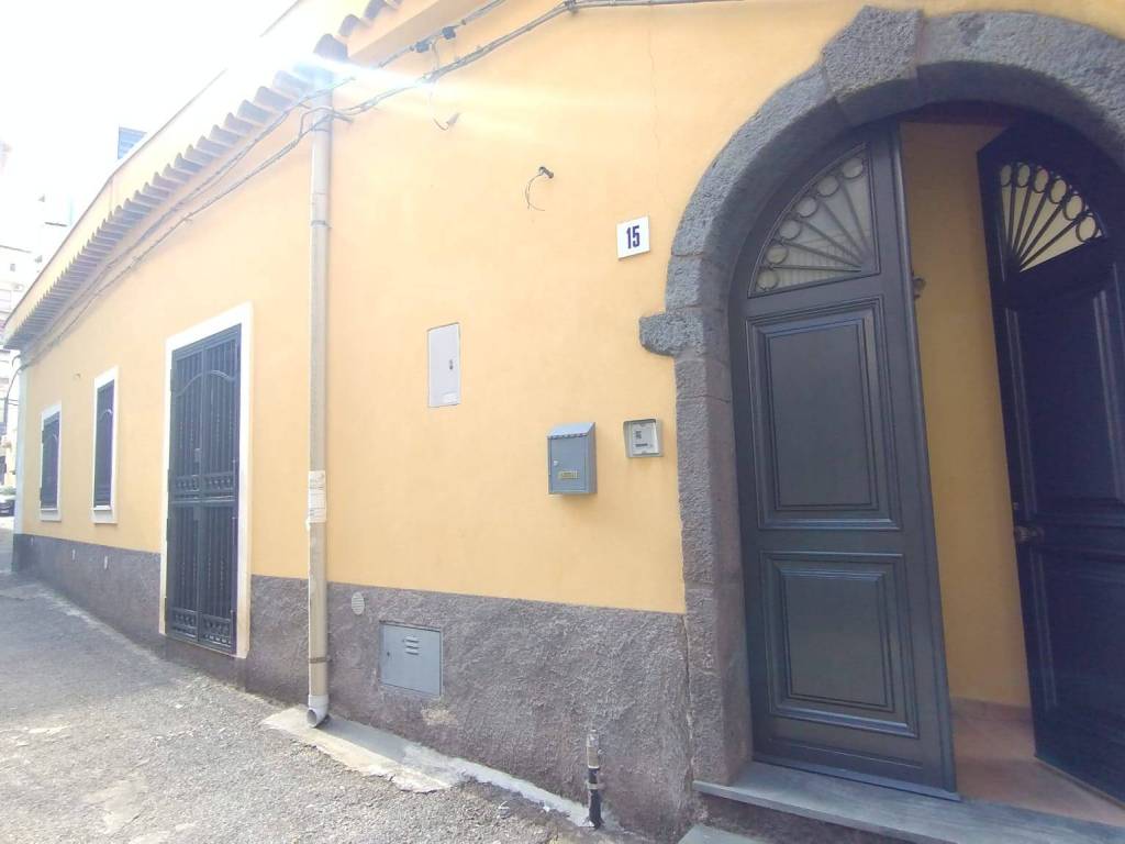 casa indipendente in vendita ad Acireale in zona Centro Storico