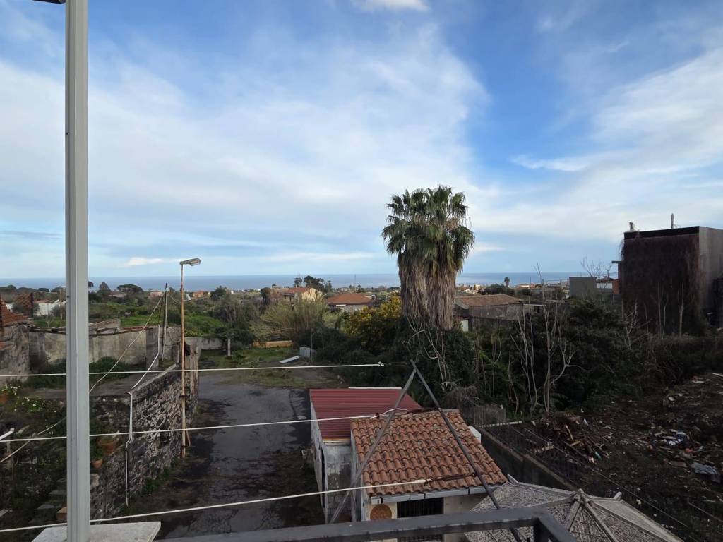 intera palazzina in vendita ad Acireale in zona Guardia