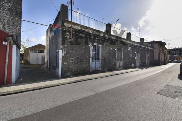 casa indipendente in vendita ad Acireale in zona Aci Platani