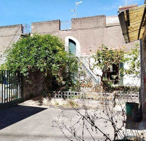 casa indipendente in vendita ad Acireale in zona Centro Storico