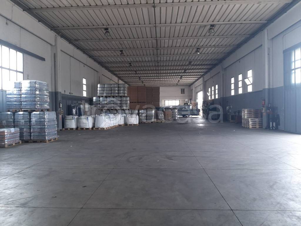 locale commerciale in vendita ad Acireale in zona Capo Mulini