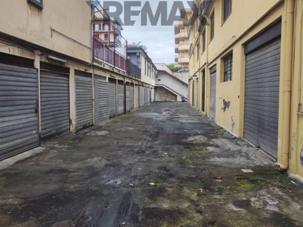 locale commerciale in vendita ad Acireale in zona San Cosmo