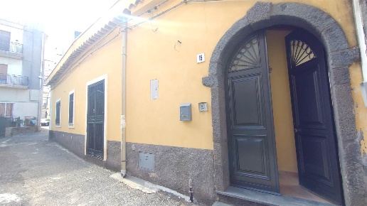 casa indipendente in vendita ad Acireale in zona Centro Storico