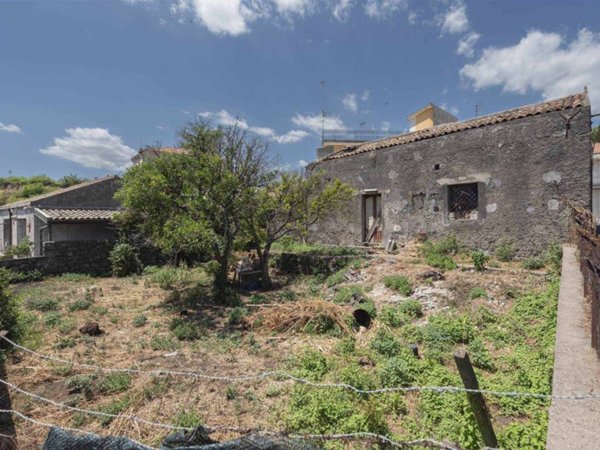 appartamento in vendita ad Acireale in zona Mangano