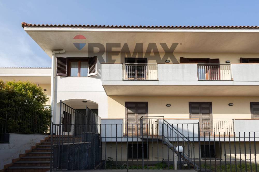 appartamento in vendita ad Acireale in zona Pozzillo