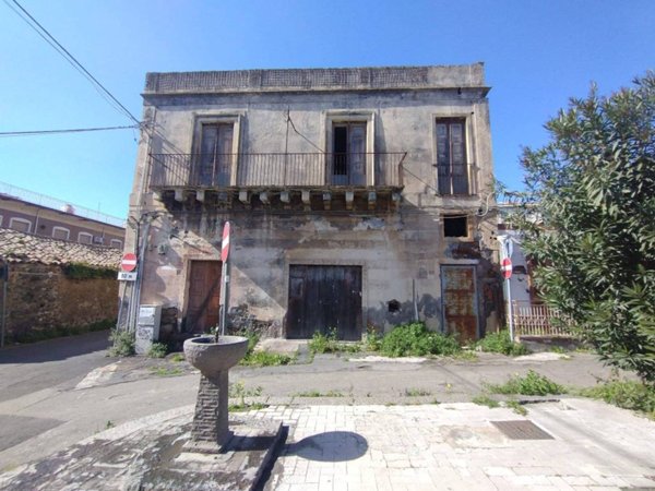 intera palazzina in vendita ad Acireale in zona San Cosmo