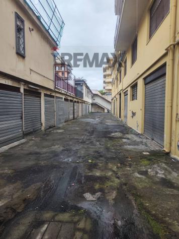 locale di sgombero in vendita ad Acireale