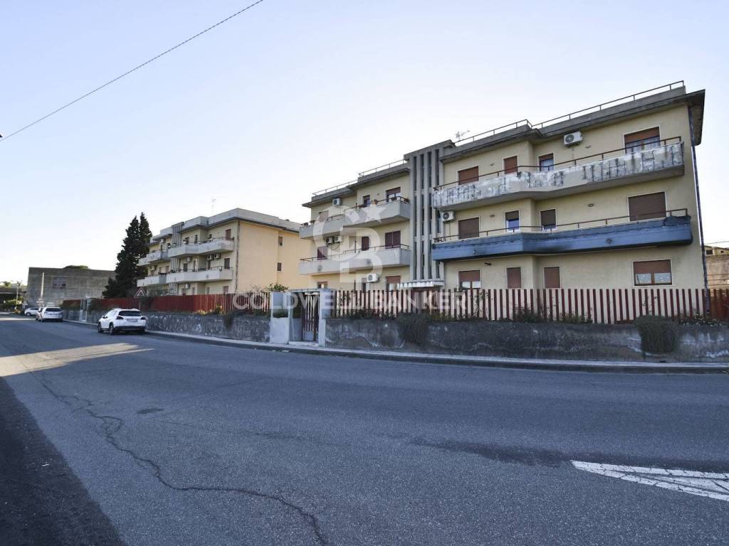 appartamento in vendita ad Acireale in zona Stazzo
