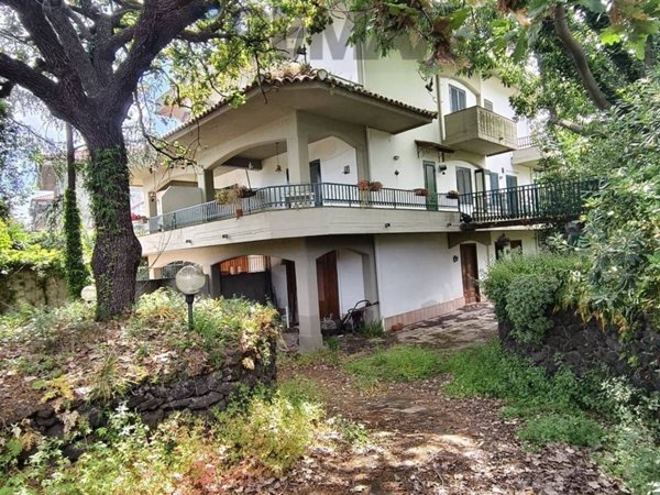 casa indipendente in vendita ad Acireale in zona Pennisi