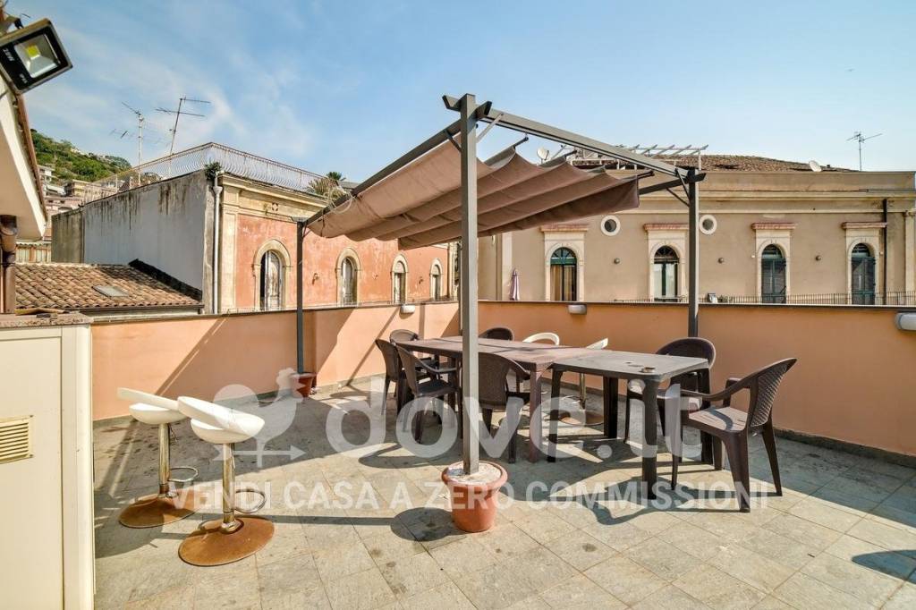 casa indipendente in vendita ad Acireale in zona Santa Maria la Scala