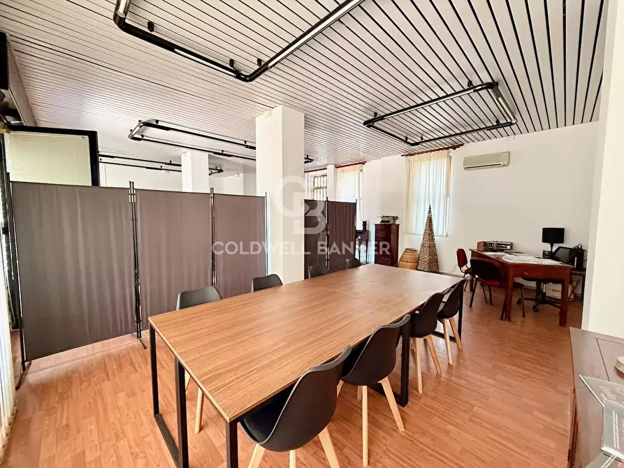 locale commerciale in vendita ad Acireale