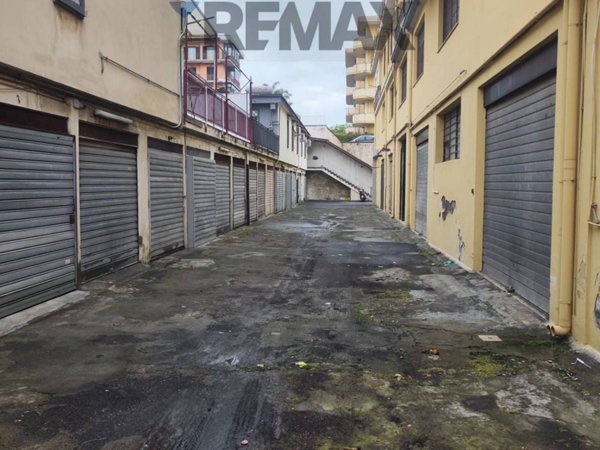 negozio in vendita ad Acireale