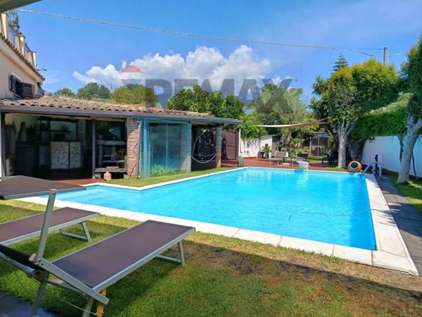 casa indipendente in vendita ad Acireale