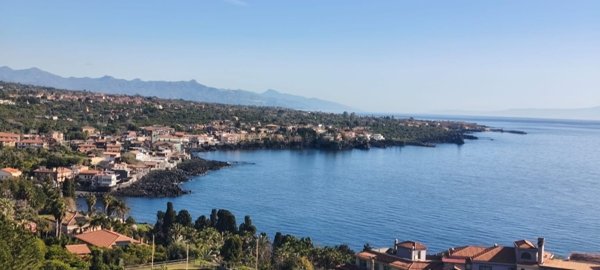 appartamento in vendita ad Acireale in zona Santa Tecla