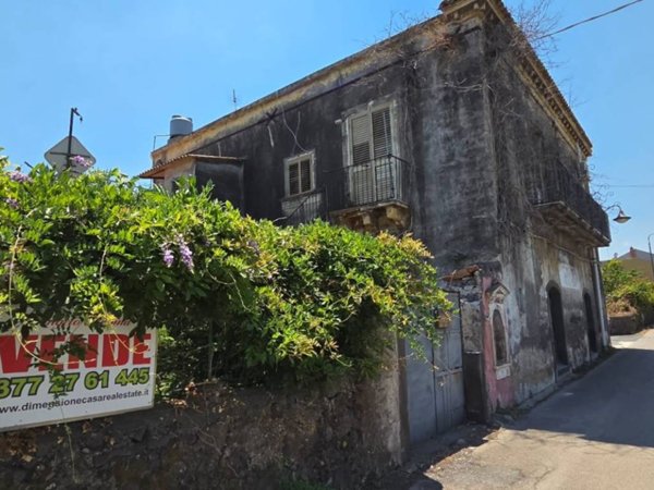 intera palazzina in vendita ad Acireale in zona Pozzillo