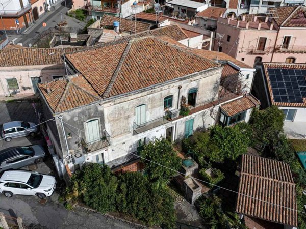appartamento in vendita ad Acireale in zona Pennisi