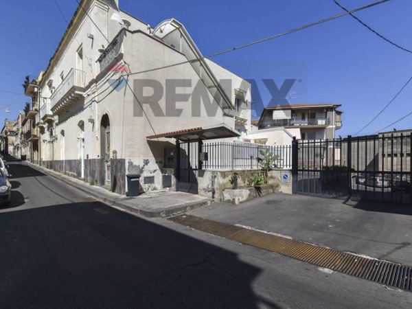 appartamento in vendita ad Acireale in zona Centro Storico