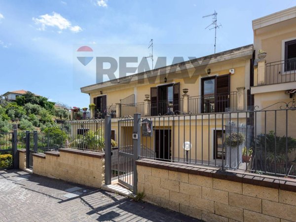 casa indipendente in vendita ad Acireale in zona Guardia
