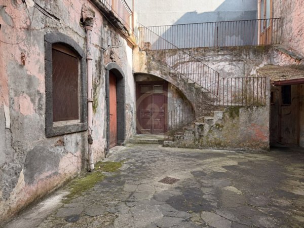 appartamento in vendita ad Acireale in zona Centro Storico