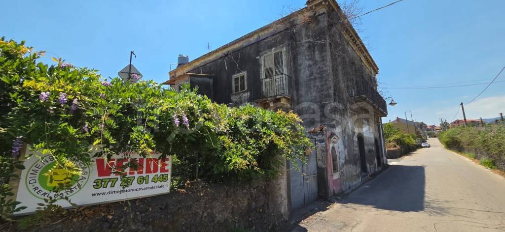 appartamento in vendita ad Acireale in zona Pozzillo