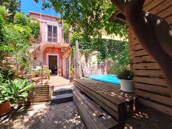 casa semindipendente in vendita ad Acireale in zona Centro Storico