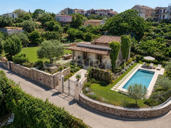 casa semindipendente in vendita ad Acireale