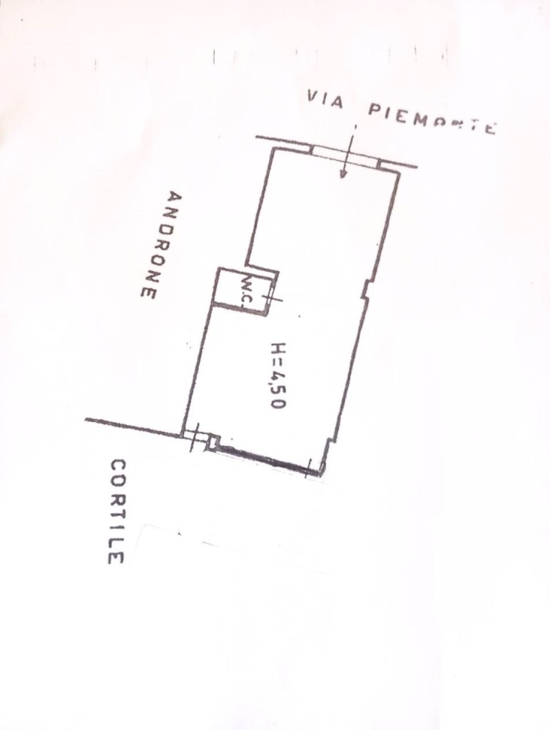 locale commerciale in vendita ad Acireale in zona Centro Storico
