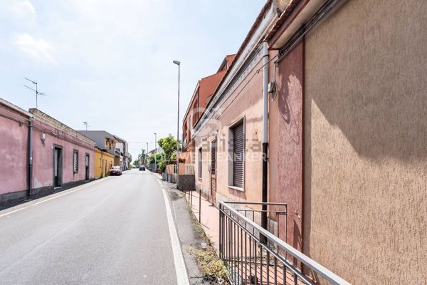 casa semindipendente in vendita ad Acireale in zona Pozzillo