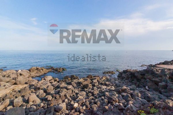 negozio in vendita ad Acireale in zona Santa Tecla