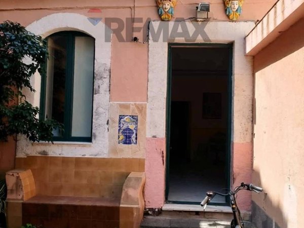 casa indipendente in vendita ad Acireale in zona Centro Storico