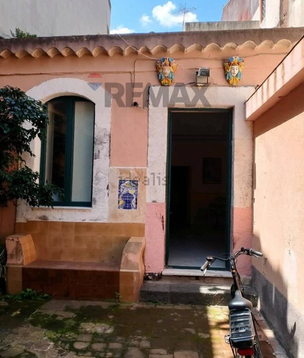 casa semindipendente in vendita ad Acireale in zona Centro Storico