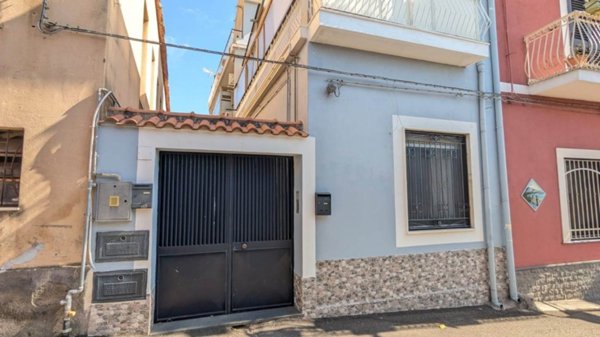 casa indipendente in vendita ad Acireale in zona Santa Caterina