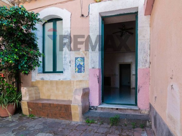 casa indipendente in vendita ad Acireale in zona Centro Storico