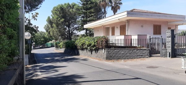 casa indipendente in vendita ad Acireale in zona Scillichenti