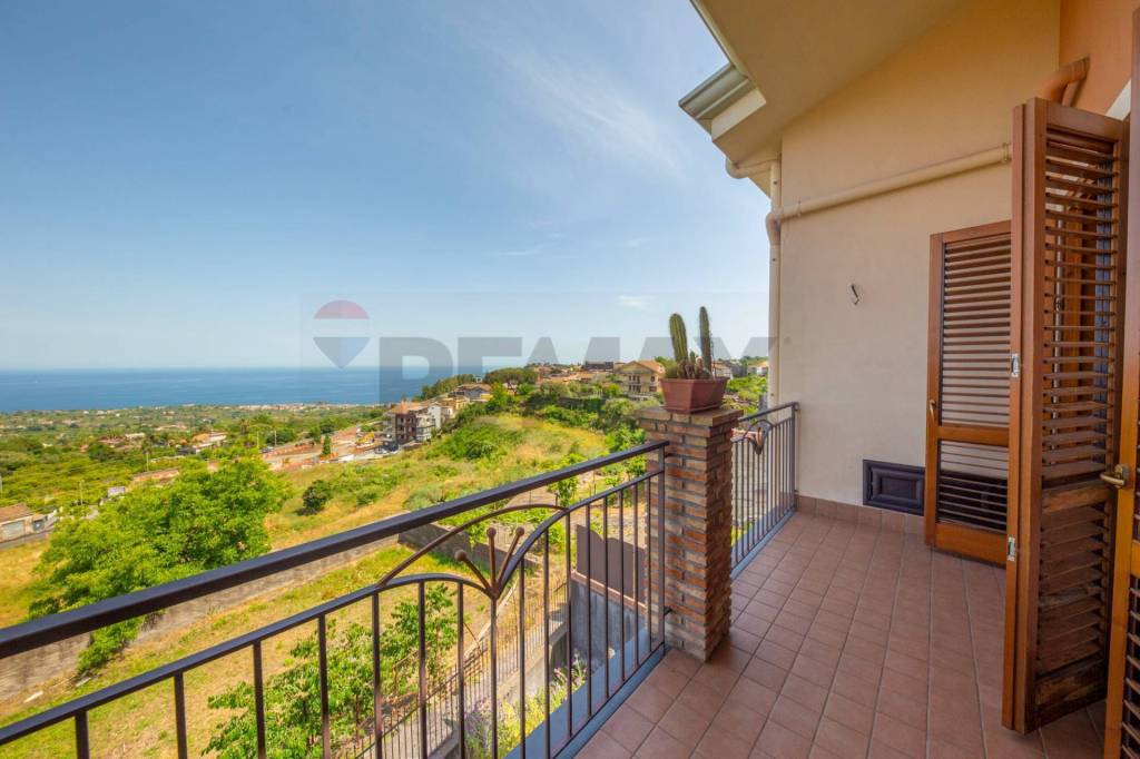 casa indipendente in vendita ad Acireale