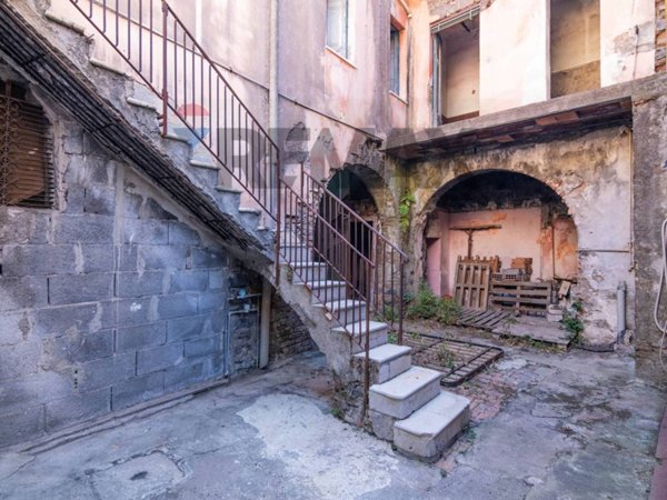 casa indipendente in vendita ad Acireale in zona Centro Storico