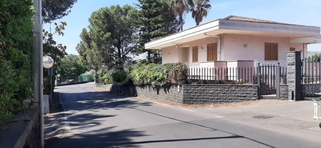 casa indipendente in vendita ad Acireale in zona Scillichenti