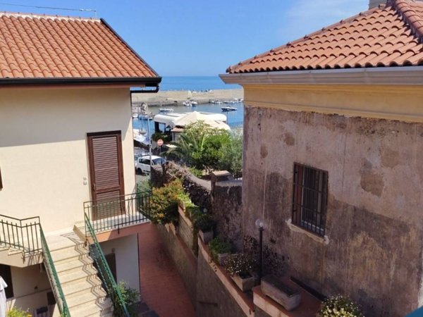 appartamento in vendita ad Acireale in zona Stazzo