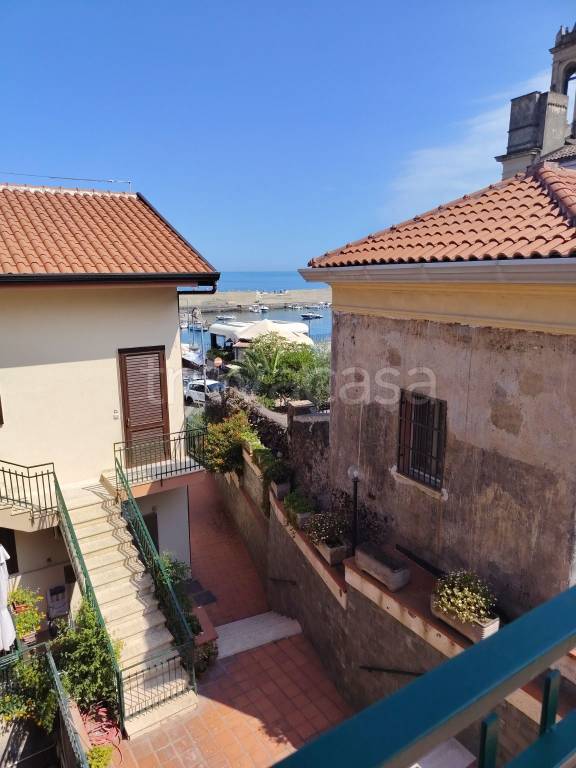 appartamento in vendita ad Acireale in zona Stazzo