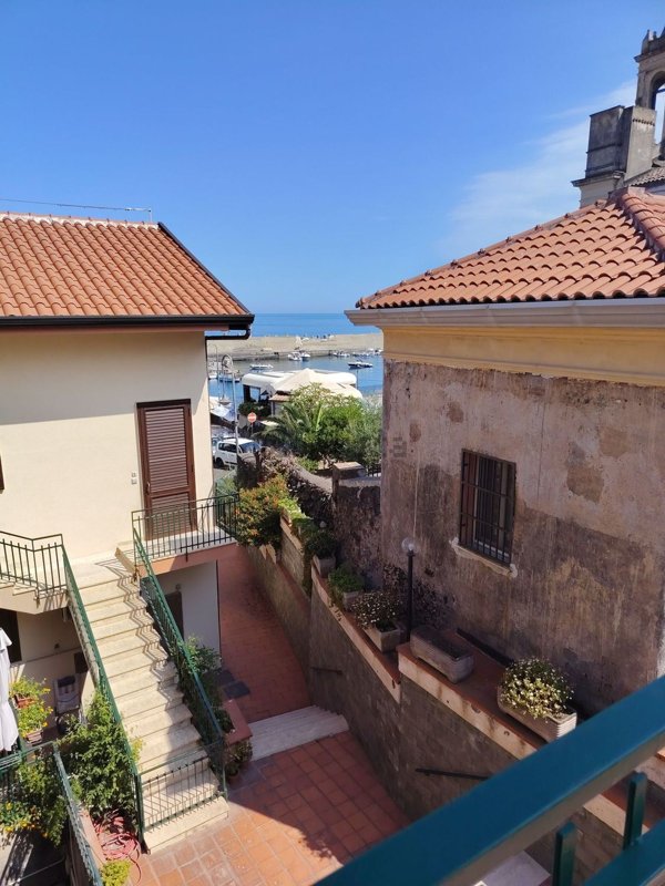 appartamento in vendita ad Acireale in zona Stazzo
