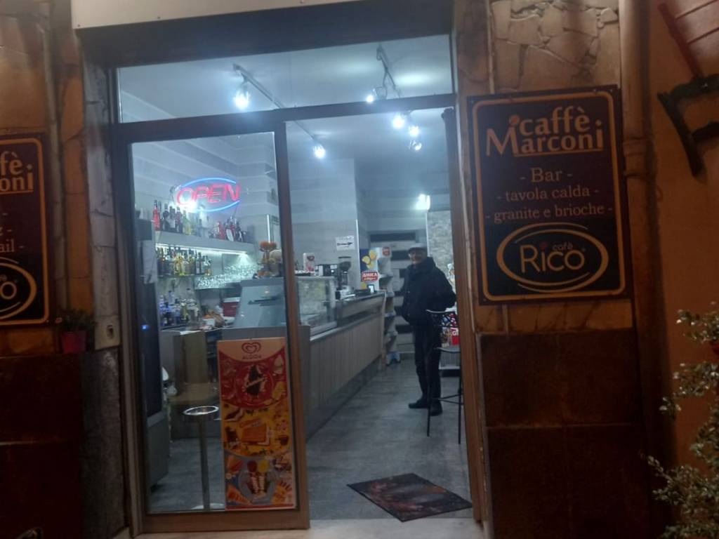 negozio in vendita ad Acireale in zona Centro Storico
