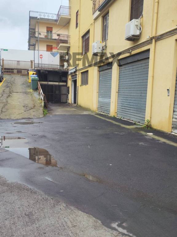 negozio in vendita ad Acireale