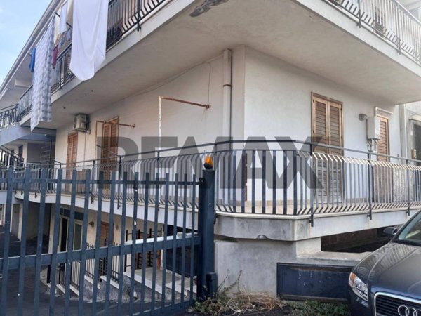 appartamento in vendita ad Acireale in zona Scillichenti