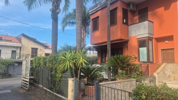 casa indipendente in vendita ad Acireale in zona Scillichenti