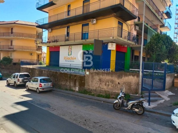 locale commerciale in vendita ad Acireale
