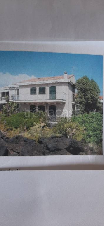 casa indipendente in vendita ad Acireale in zona Stazzo