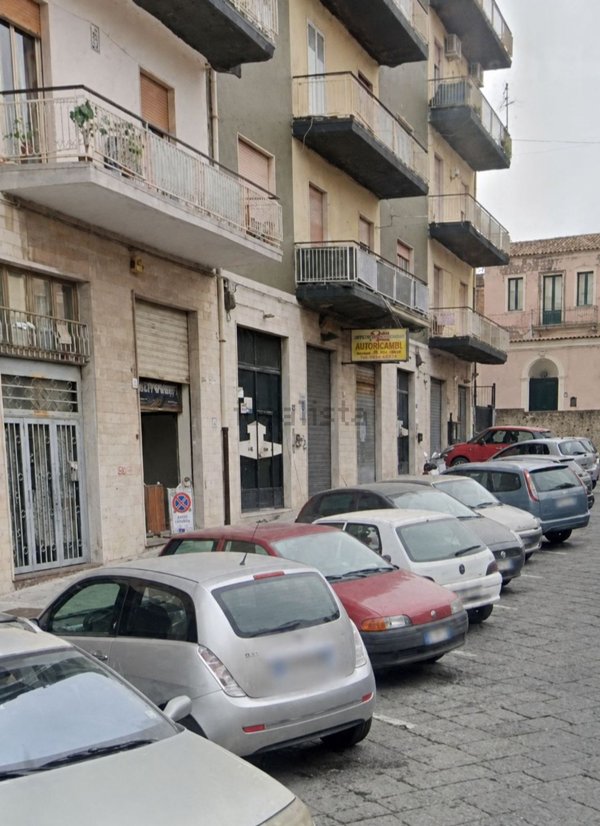 negozio in vendita ad Acireale