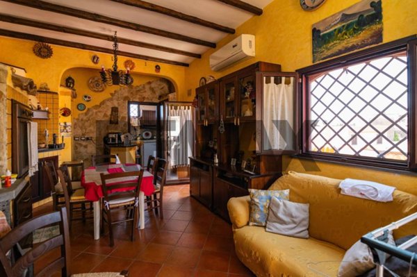 casa indipendente in vendita ad Acireale in zona Centro Storico