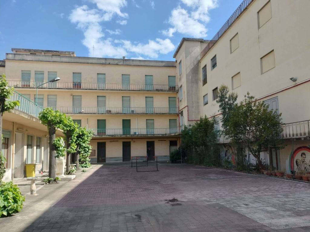intera palazzina in vendita ad Acireale in zona Centro Storico